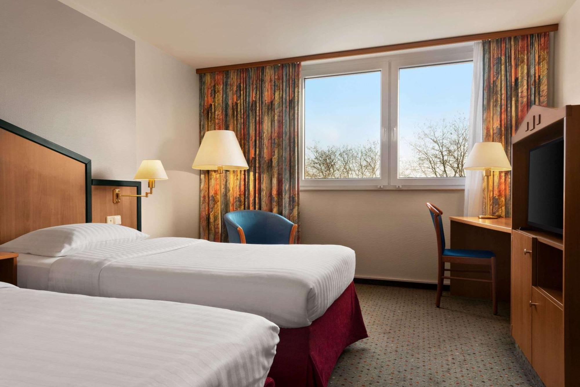 Standard King Room,915765436:JPEG